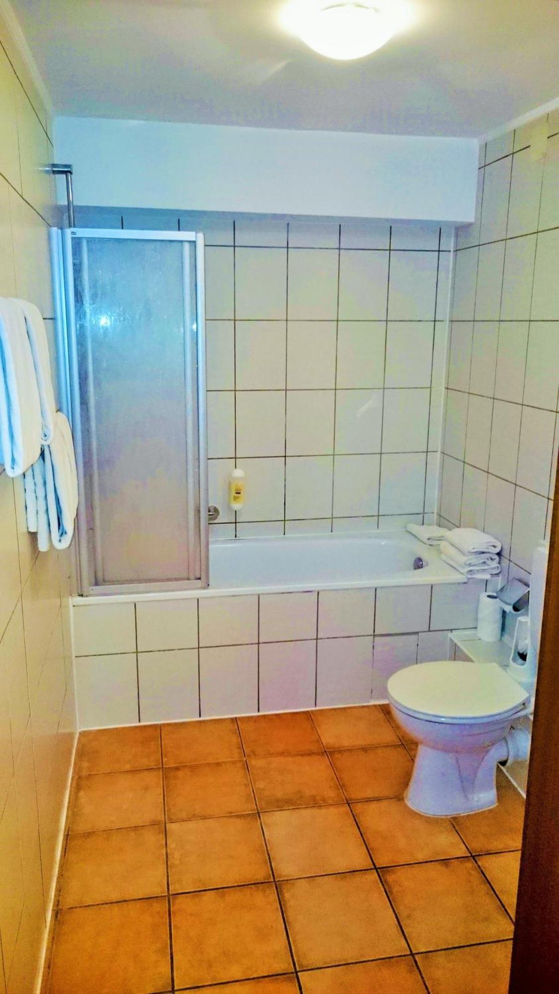 アパートメンツ ホテル ピーターズバーグ デュッセルドルフ 部屋 写真